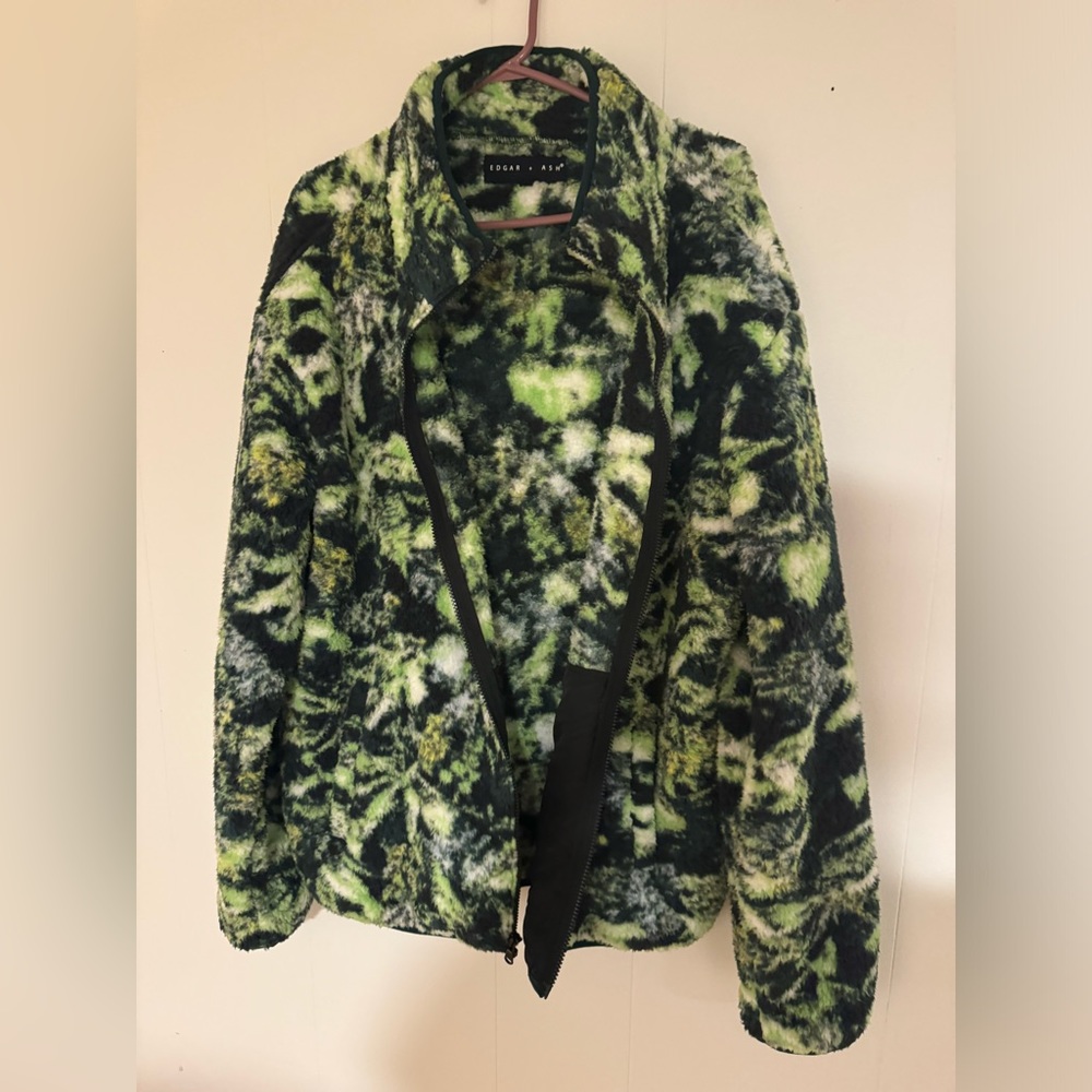 Men’s really soft zip up sweat shirt size L